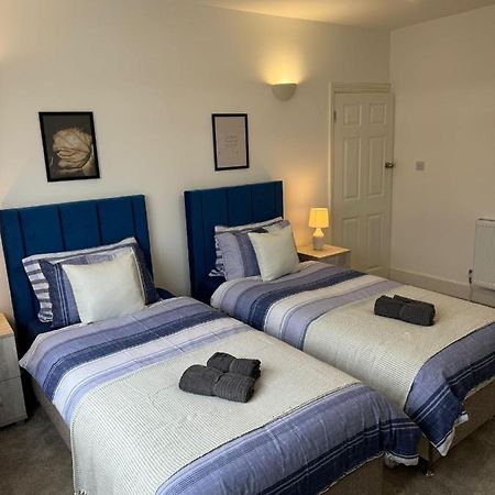 Smart Guest Rooms Fast Access To Central London Via Piccadilly Line New Southgate ภายนอก รูปภาพ