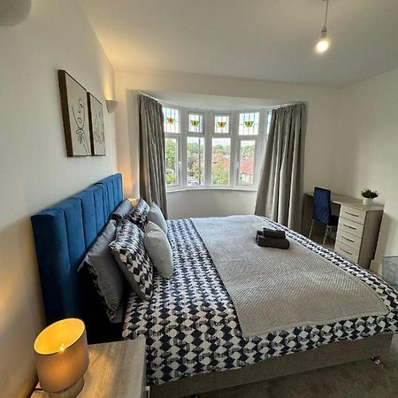 Smart Guest Rooms Fast Access To Central London Via Piccadilly Line New Southgate ภายนอก รูปภาพ