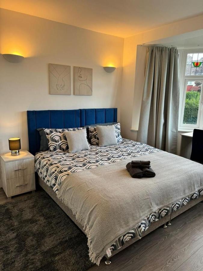 Smart Guest Rooms Fast Access To Central London Via Piccadilly Line New Southgate ภายนอก รูปภาพ