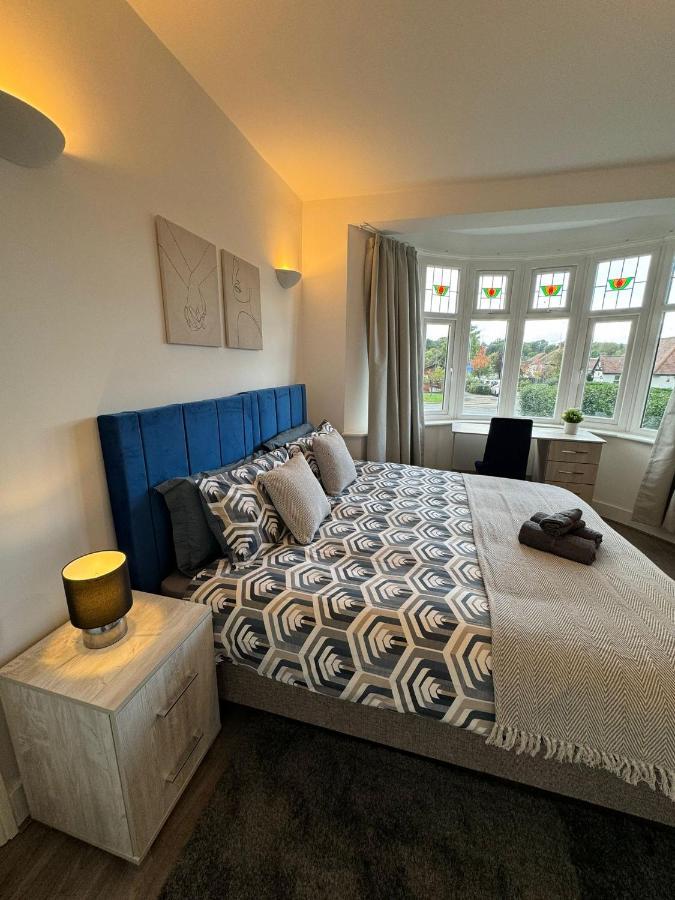 Smart Guest Rooms Fast Access To Central London Via Piccadilly Line New Southgate ภายนอก รูปภาพ