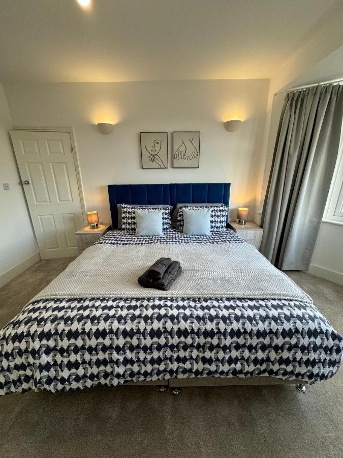 Smart Guest Rooms Fast Access To Central London Via Piccadilly Line New Southgate ภายนอก รูปภาพ