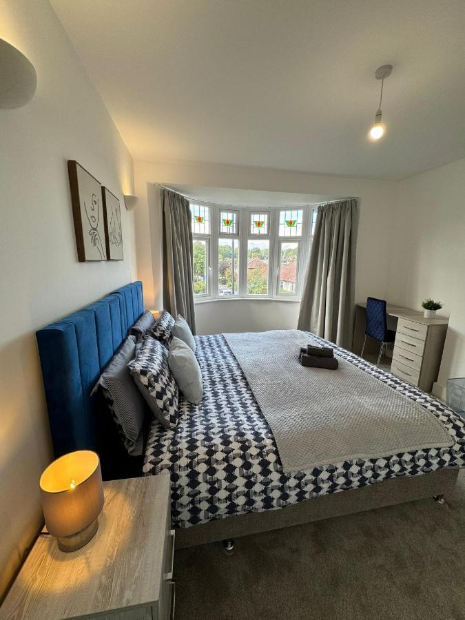 Smart Guest Rooms Fast Access To Central London Via Piccadilly Line New Southgate ภายนอก รูปภาพ