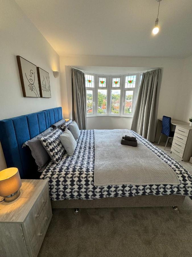 Smart Guest Rooms Fast Access To Central London Via Piccadilly Line New Southgate ภายนอก รูปภาพ