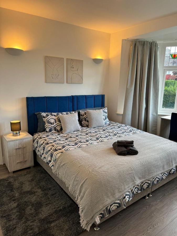 Smart Guest Rooms Fast Access To Central London Via Piccadilly Line New Southgate ภายนอก รูปภาพ
