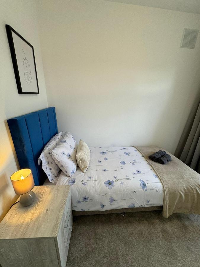 Smart Guest Rooms Fast Access To Central London Via Piccadilly Line New Southgate ภายนอก รูปภาพ
