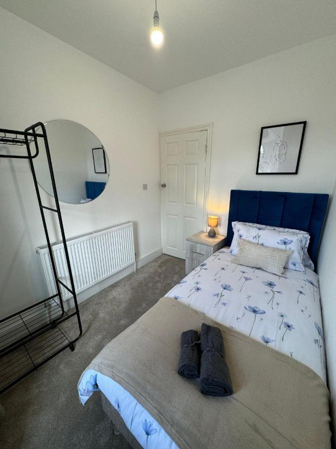 Smart Guest Rooms Fast Access To Central London Via Piccadilly Line New Southgate ภายนอก รูปภาพ
